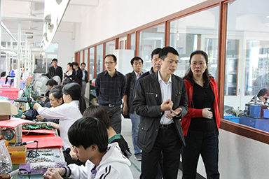 福建省委統(tǒng)戰(zhàn)部副部長、省工商聯(lián)黨組書記王玲視察虹潤公司